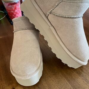 BearPaw Light Tan Suede Winter Boots